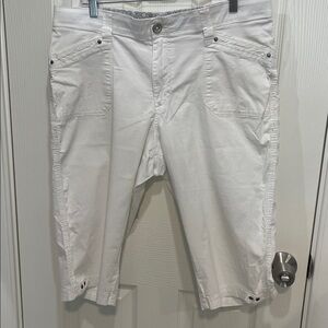 Lee women’s White capri jeans size 16